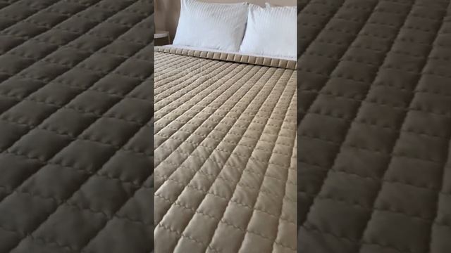 Покрывало HomeAtelier Велюр квадрат Шампань смотреть онлайн