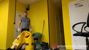 Как и чем набить боксёрский мешок. Мешки Twins. Как одному забить грушу.