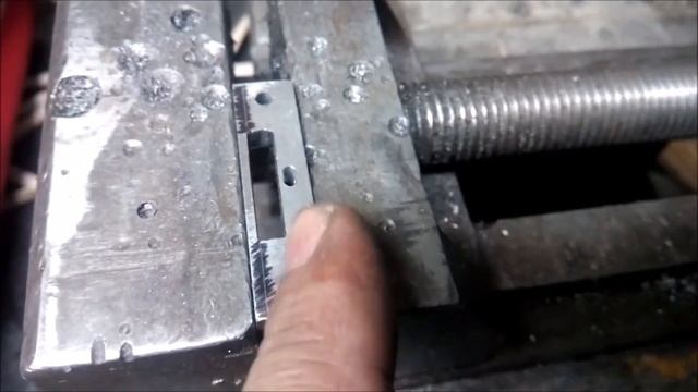 Пфафф (Pfaff) 471 з лівою колонкою. Виготовляємо голкову пластину смотреть онлайн