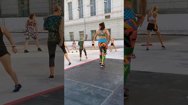 Zumba Fitness mit TINA смотреть онлайн