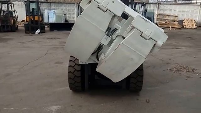 Вилочный погрузчик с захватом для рулона Komatsu  FG35AT-16
