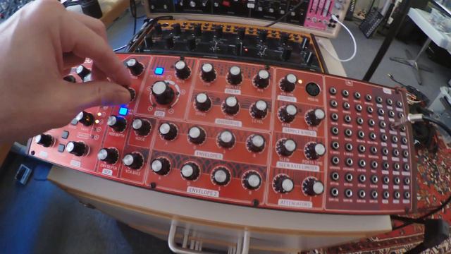 Friday fun jam - Roland TR-707, Ableton Live and some Behringer synths смотреть онлайн
