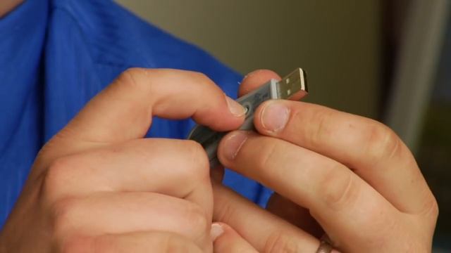 Computer Hardware & Accessories : How to Install a Wireless Mouse for Use With Your Laptop PC смотреть онлайн