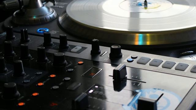 407 - Druid & Vinyl Groover - Choirs Of Heaven [HD CD rip] смотреть онлайн