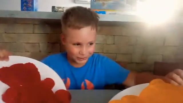 ЧЕЛЕНДЖ ЖЕЛЕЙНЫЙ МЕДВЕДЬ))Делали много получилось только два, а какие смотрите в видео смотреть онлайн