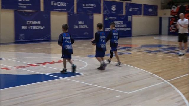 Начальная техника в баскетболе. смотреть онлайн