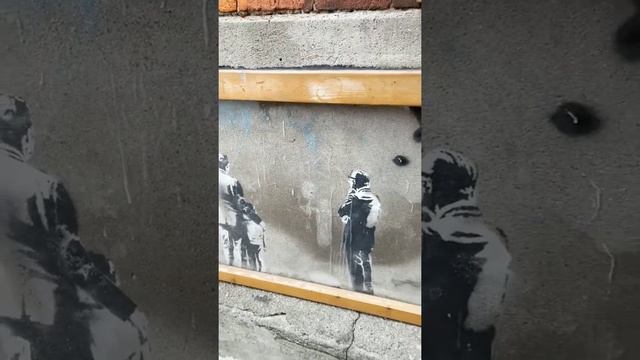 This is Toronto's hidden Banksy artwork смотреть онлайн