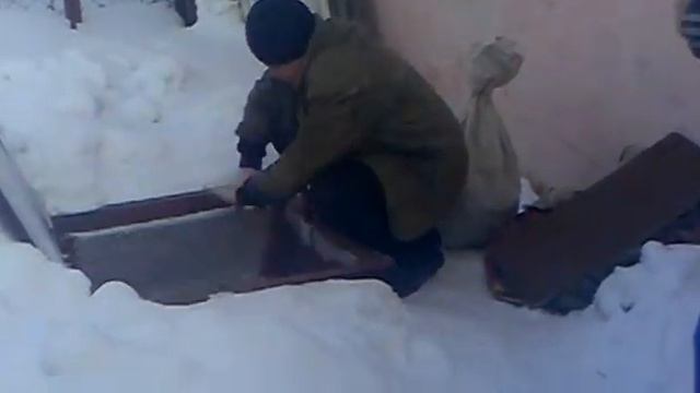 Русский Иван спускает картошку в погреб.mp4 смотреть онлайн