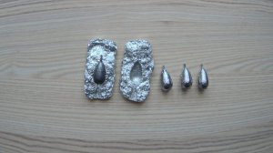 Плавлю свинец для рыбалки в самодельную форму из фольги