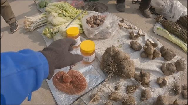 Печеная кровь и красная морковь: идем закупаться на китайский рынок смотреть онлайн