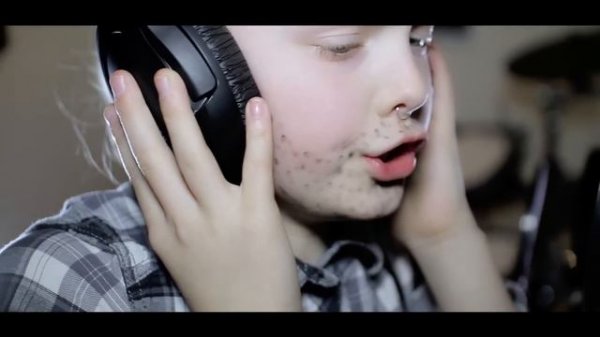 Zaga Rehn performing the song Evolution by Dreamstate