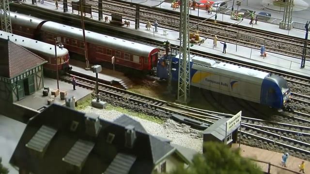 Model Train Paradise - Famous Model Railroad Layout built by Bernhard Stein in HO Scale смотреть онлайн