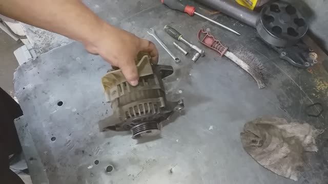 Замена подшипника генератора на Ниссан Пульсар смотреть онлайн