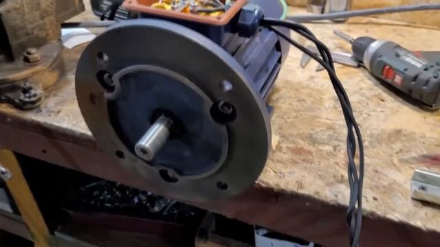 Обзор Эл.двигателя АИР-71В2 , для гриндера. смотреть онлайн