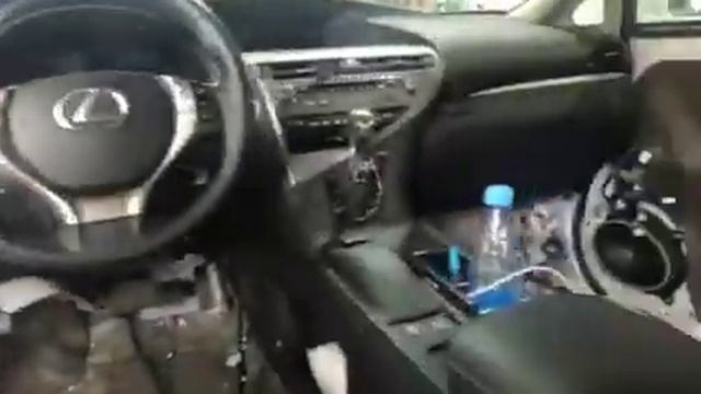 Тщательно приклеиваем каждый лист шумки, стараемся перекрыть всю площадь в Лексус рх350 смотреть онлайн