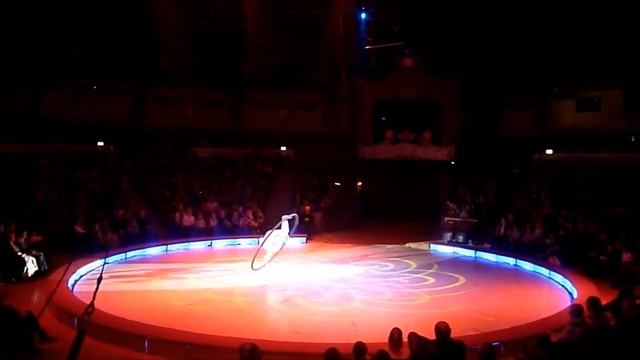 Hugo Noel - Roue Cyr - Circus Krone смотреть онлайн