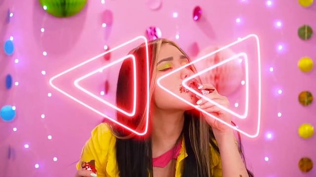 100 Layers Food & No Hands vs One Hand vs Two Hands Eating Challenge! Crazy Food Wars by RATATA COO смотреть онлайн