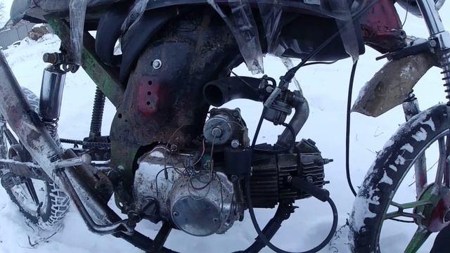 ПОСТАВИЛ ШИПОВАННУЮ ПОКРЫШКУ НА МОПЕД И ОФ*ГЕЛ ОТ ТОГО КАК ОН ВАЛИТ ПО СНЕГУ !!! смотреть онлайн