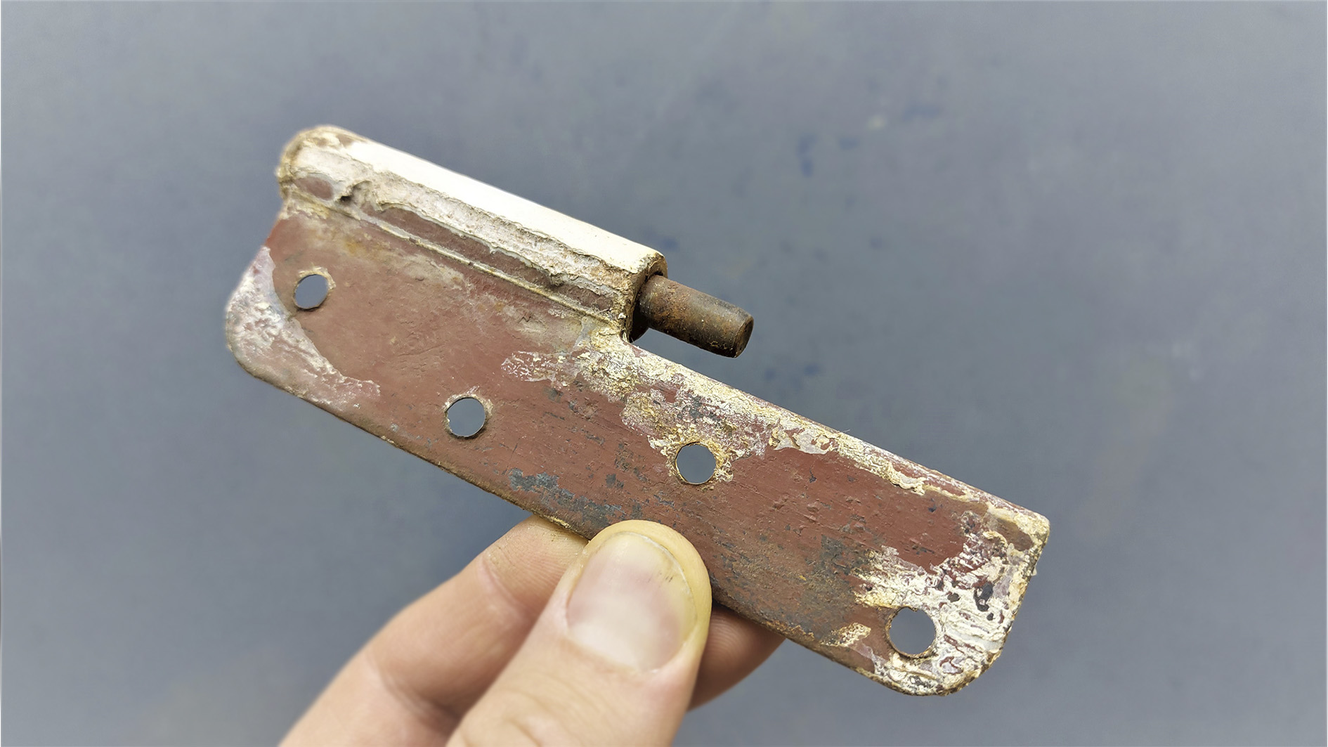 Самая простая самоделка из обычной дверной петли