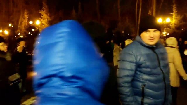 КИС-КИС-КИС-КИСА!??/ТАНЦЫ В ПАРКЕ ГОРЬКОГО ХАРЬКОВ ДЕКАБРЬ 2021 смотреть онлайн