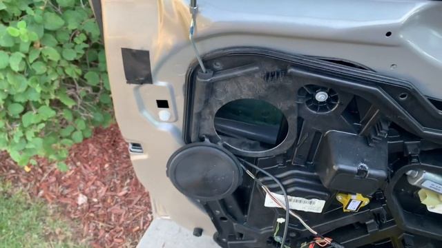 Chrysler Town and Country - Window Regulator Replacement смотреть онлайн