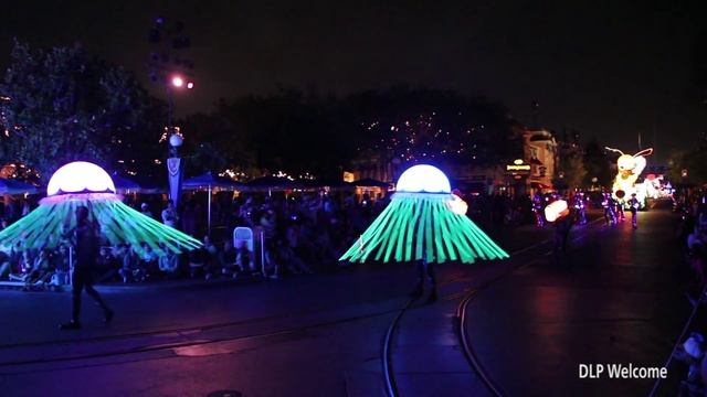 Paint The Night Parade - Disneyland Resort - Central Plaza смотреть онлайн