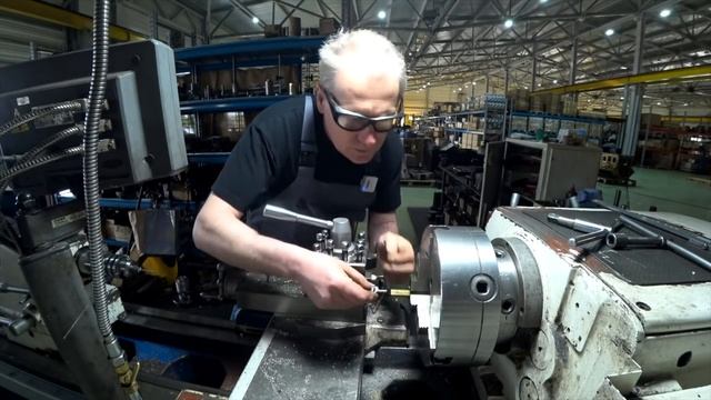 Резьба для ниппеля(золотника) резцом-спичкой и не только... смотреть онлайн