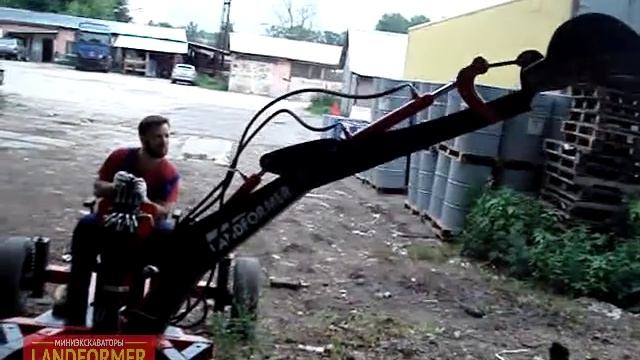 Российский мини-экскаватор Landformer 100 (тяжелый грунт) смотреть онлайн