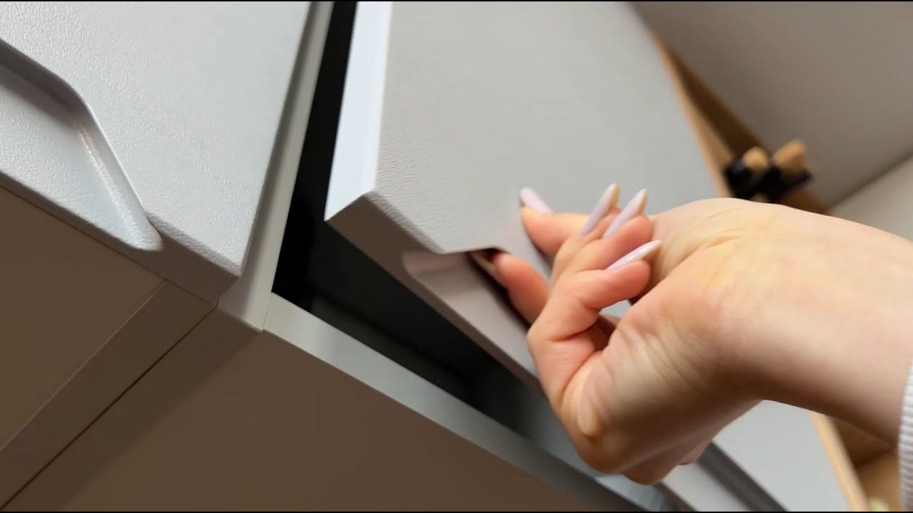 Кухня без ручек - интегрированная ручка в фасаде кухни смотреть онлайн