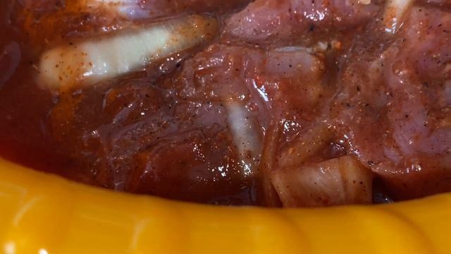 Маринуем и готовим шашлык в духовке // We marinate and cook barbecue in the oven смотреть онлайн