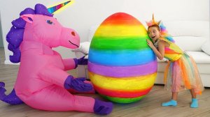 София нашла Огромное Яйцо-Сюрприз с игрушками