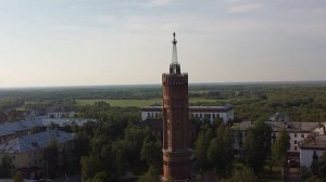 ИНТА с высоты, город в республике Коми. Интересный и странный дом - арка.