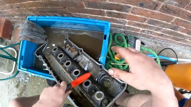 Чистить Крышку двигателя M50 от BMW E34 -грязное дело -лучше доверить женщинам, детям или Мойдодыру смотреть онлайн