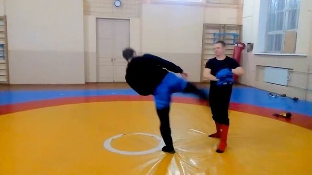 Кикбоксинг в Харькове Урок 4 Фронт-миддлкик смотреть онлайн