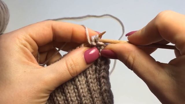 МК. Эластичное закрытие петель спицами без накидов . смотреть онлайн