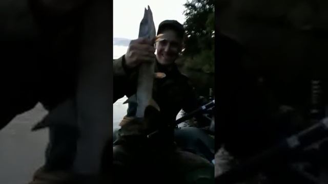 Болен рыбалкой, лечиться не собираюсь. Немного рыбацкого счастья) смотреть онлайн