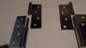 как отличить правую от левой дверной петли