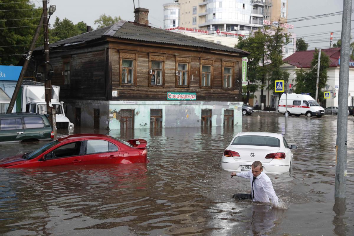 Полностью все промокли и всех затопило /Ливень просто жесть смотреть онлайн