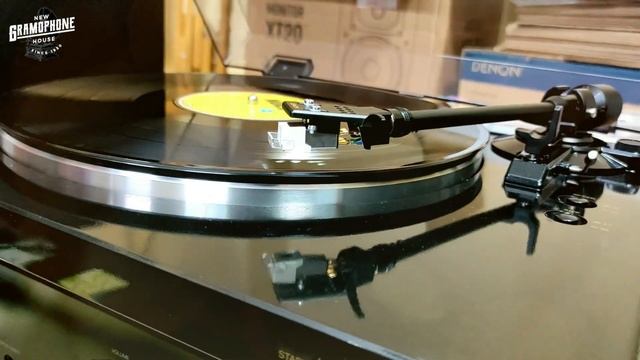 Denon DP 300F Turntable unboxing New Gramophone House смотреть онлайн