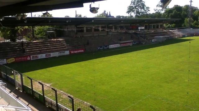 Karl Liebknecht Stadion смотреть онлайн