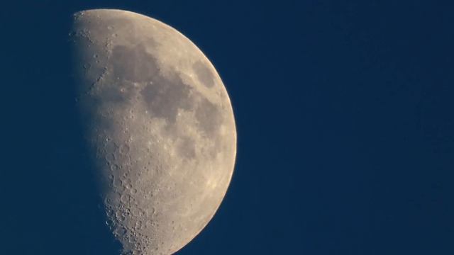 MOON in 4K with Panasonic FZ82 смотреть онлайн