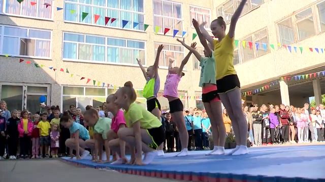 Школьники из Каменска Уральского выиграли спортивную площадку в проекте Верный отличник смотреть онлайн