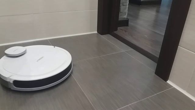 Ecovacs Deebot Ozmo 900 - преодоление порожка смотреть онлайн