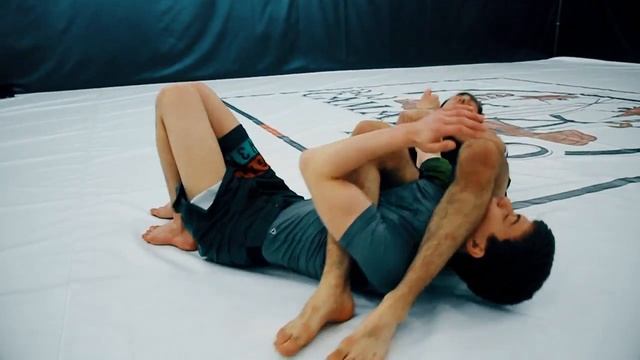 Давид Заславский и Борис Адаев отрабатывают пару приемчиков.