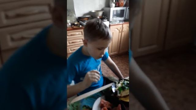 Мой первый кусок торта. На этот День рождения!☺☺☺☺☺ смотреть онлайн