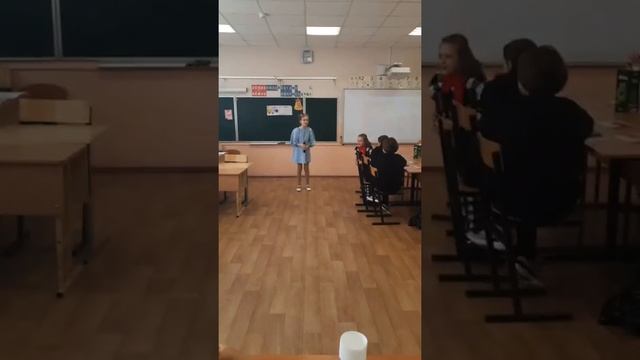 Аня Хинкус, 18.05.2022 Выступление перед одноклассниками на выпуске из начальной школе смотреть онлайн
