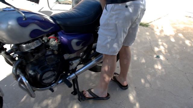 Vintage Motorcycle: Honda CM450 Center Stand How-To смотреть онлайн