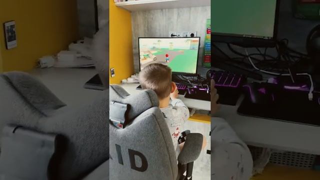 Roblox играю на джойстике XBOX #shorts смотреть онлайн