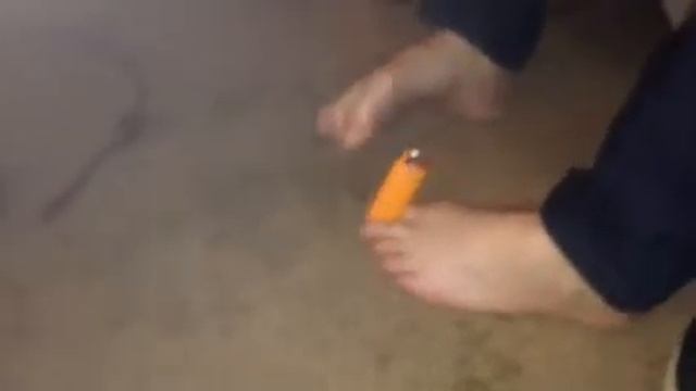 No hands -lights a bic with her TOES!!!!!!!!! смотреть онлайн