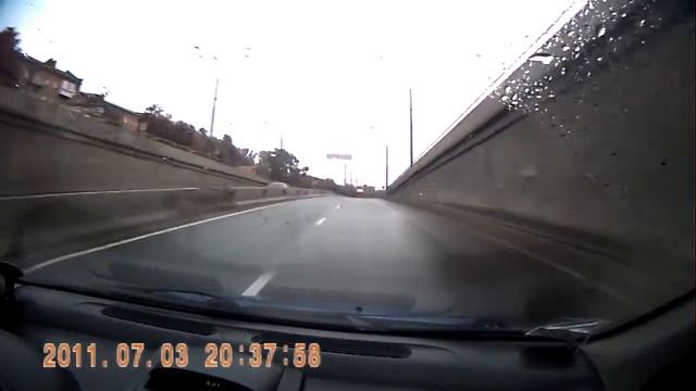 Разворот на встречной полосе в тоннель смотреть онлайн